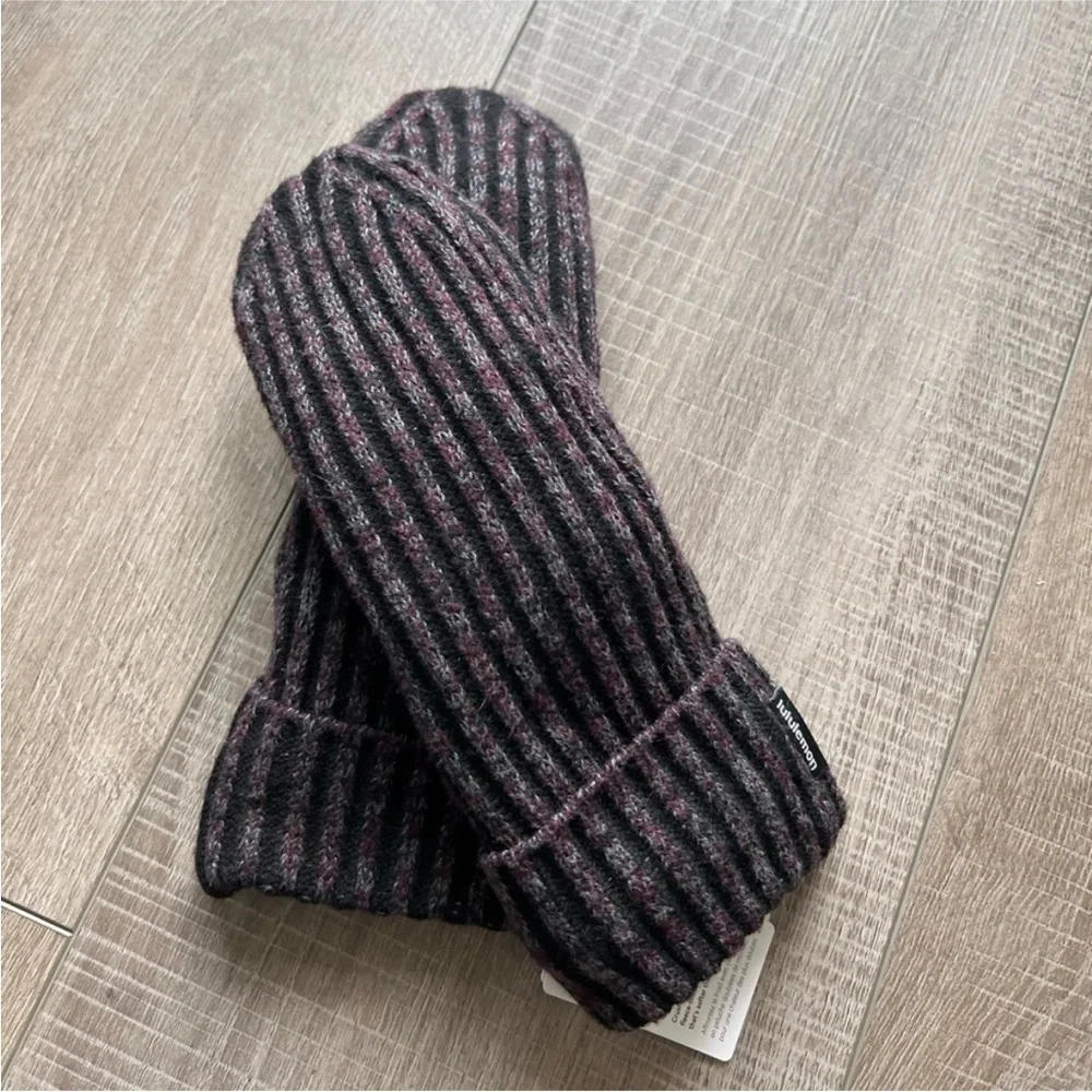 Lululemon Textured Fleece-Lined Knit Mittens